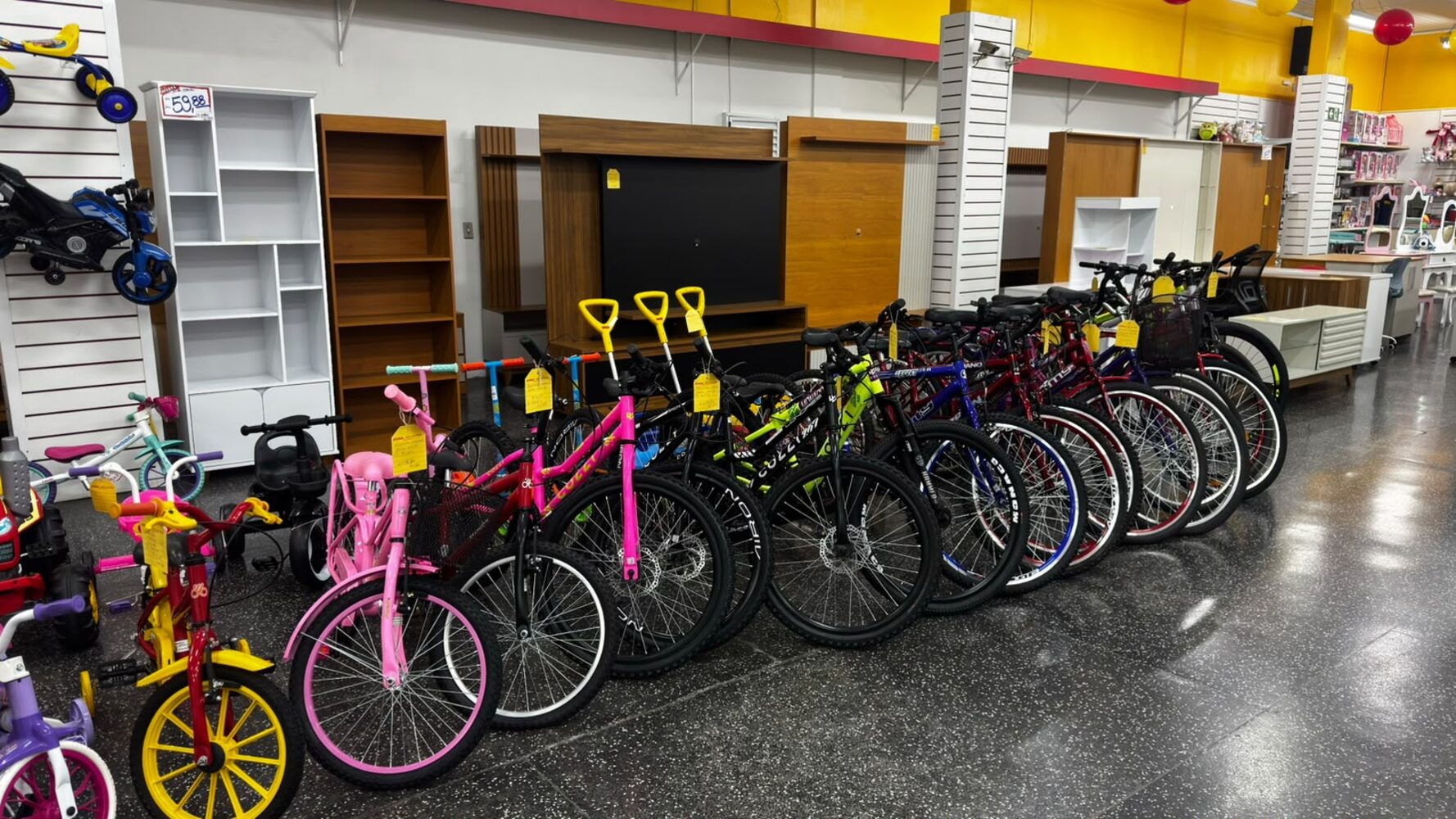 Bicicletas e brinquedos na Loja Ótima